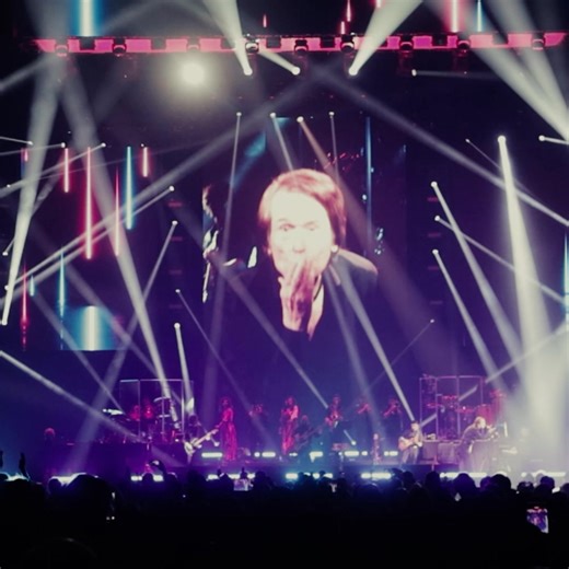 ¡NUEVA YORK! Raphael llega con su nueva gira "Raphaelisimo" Jueves 30 de abril, tienes una cita imperdible con el gran Raphael. ¡Una noche inolvidable llena de emoción, risas y buena música! Raphael en Nueva York Jueves 30 de abril en el Beacon Theatre Boletos ya a la venta en Ticketmaster punto com Una producción de Loud And Live | Raphael | Facebook