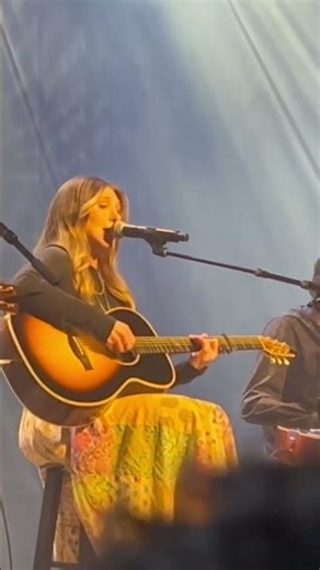 ‘Good Directions’ sing by co-writer Rachel Thibodeau at Ryman Auditorium