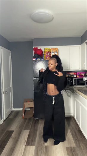 My ass did not stretch just bussin out splits and shii 😭😩 couldnt get back up LMFOOAOOAOA Dc : @indi #fyp