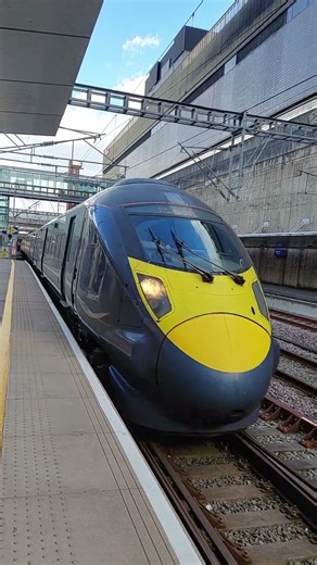 Southeastern High Speed Class 395 arriving into Stratford International!