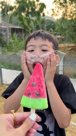 Thử thách nhắm mắt ăn kem dưa hấu và kem Celano ,ớt cay siêu ngon sự kết hợp hoàn hảo #shorts