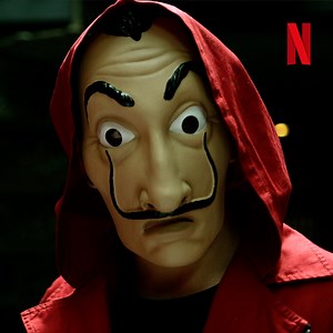 2.3M views · 63K reactions | Sono una persona semplice: Nairobi mi dice di prendere posizione, non mi stacco dal monitor per i successivi 46 giorni. La casa di carta: Terza parte arriva il 19 luglio. | Netflix | Facebook