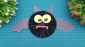 2.5K views · 102 reactions | Origami hallowen bats - Handmade paper bats #PaperBats #Crafts #DiyCraft | Entertaining Arts | Facebook