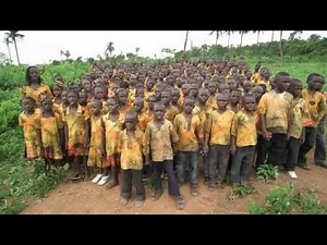 CRIANÇAS CANTANDO NA AFRICA .