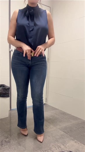 📸Work flashing @Amberook_of📸Break time at work !!Please ❤️, RT & Follow her!Enjoy !More Flashing https://t.co/KWnmf6bxL4#exhibitionist #workflash #publicexposure #officeflash #upskirt #FlashingFun