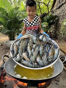 9.5M views · 225K reactions | Little chef cook big river shrimps with skills | Passion Food | Facebook