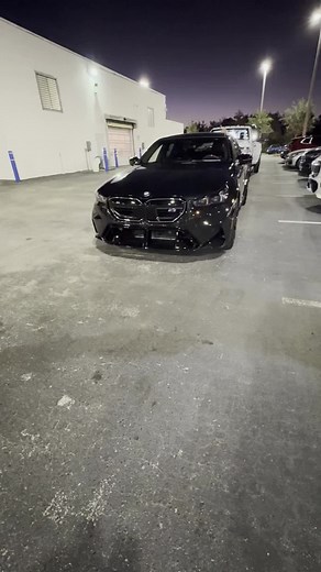 BMW M5 vs Genesis G90: A Performance Comparison