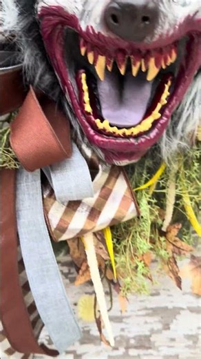 Werewolf Wreath | When Fall Meets Fierce Halloween Decor