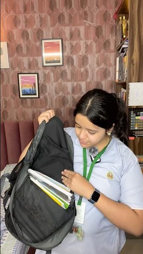 What’s in my bag as a 12th grader🎒📚 #schoollife #schoolexam #whatsinmybag #studentlife #study