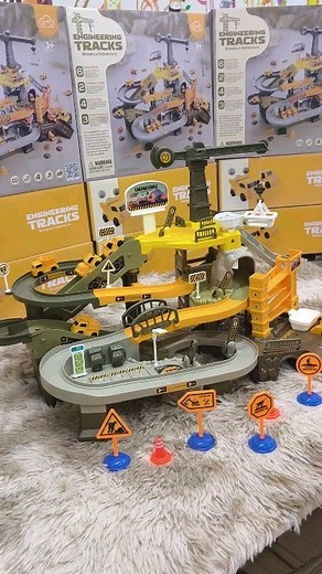 Engineering Tracks Breakout Adventure🚋 🚞Cycle mode with electric climbing track set that can transport stones using the engineering vehicles or lifting baskets then lower to the ground by rockfall rails. 🚞Equipped with parking lot, simulated gas station with rock cave for the vehicles to enter and exit from. 🚞This set comes with 4 engineering vehicles and requires x3AA to operate (batteries not included). For 3 yrs and up. Get this for only ₱1,480!🌟 | Dracen & Dana Toy Station