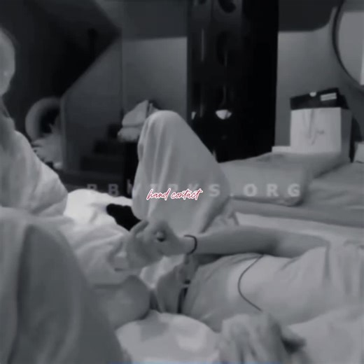 Hand Contact: A Captivating Visual Journey