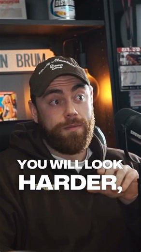 Tim Stewart - Online Coach on Instagram: "Don’t underestimate how much muscle is actually needed to be successful in bikini. Find out more in Episode 1 @flopgearpodcast 👊🏻"