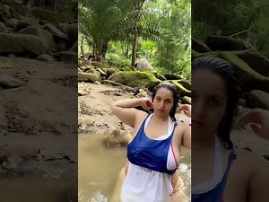 tante baju biru mandi basah