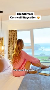 Staycation or further abroad? 🏡 ✈️ Lately, we’ve been loving our Cornwall staycations 🥰 we see them as mini breaks without the hassle of tiring travel days! Recently, we enjoyed a staycation at @bedruthanhotel in Mawgan Porth and it was so lovely. Highlights included: - sea view from our bed 😍 - direct access to the beach 🌊 - relaxing in the spa 🧖‍♀️ - lunch & dinner dates (vegan-friendly!) 🍽️ - free wellness classes 🧘‍♀️ Have you ever enjoyed a staycation!? 😍 *gifted stay #uktravel #tra