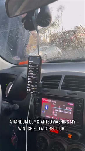 _mackie (@__mackie)’s video of windshield