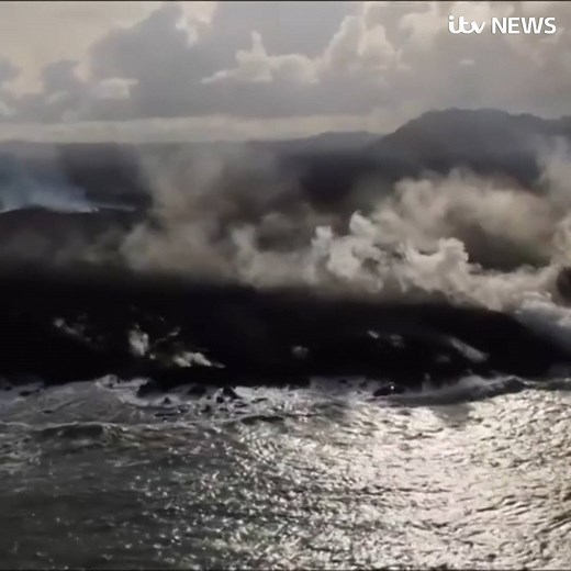 This is nature at work. Nearly a mile of new land has been created by the volcanic activity in Hawaii, as lava flows into Kapoho Bay. Read more: https://bit.ly/2LwNEvj | ITV News