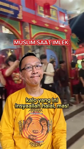 Permadi Arya on Instagram: "atribut natal = budaya kafir, haram ❌ trompet tahun baru = budaya kafir, haram ❌ angpao imlek = budaya kafir, halal 😑 sebuah fenomena yang syulit dijelaskan 🤔 ASUDAHLAH HAPPY NEW YEAR YA GAES 🥳🎉"