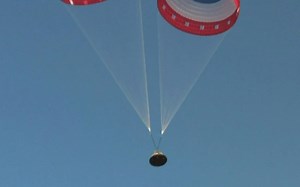 美国新型载人飞船发射中止逃逸 降落伞却少开了一个