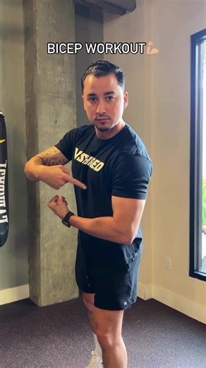 Crushing bicep goals one curl at a time 💪 Workout Breakdown | - Alternating Biceps Curl 3 x 6 (8 each side) - Reverse Zottman Curl 3 x 10 - Alternating Cross Body Hammer Curl 2 x 12 each side - Rainbow Curl 2 x 20 Take our FREE, 15-second body type quiz here: https://vshred.fit/stephenbicepworkoutVSFB for personalized workout plans best suited for your body goals! | V Shred