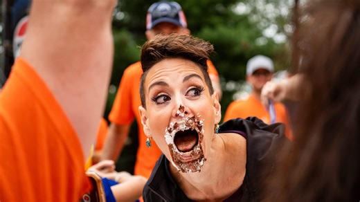 Watch Iowans smash their faces into pie to win an Iowa State Fair Blue Ribbon