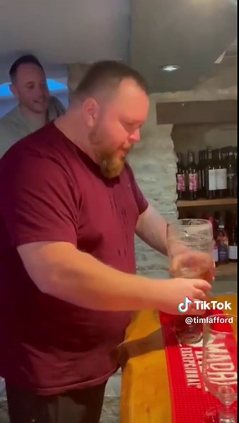 Four pint chug new record set 👏🏻 Got it in you? Come visit 🥾 #themarlborougharms #fairford #fourpintchug #doombar