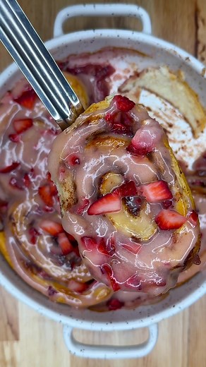 Delicious Strawberry Cinnamon Rolls Recipe