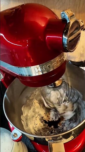 Homemade Buttercream Icing in 5 Minutes (Beginner-Friendly) - Dr. Cindy's Recipes