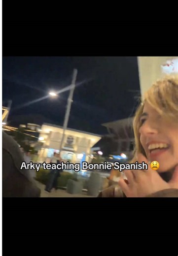 Arky teaching Bonnie Spanish @Arky 😫 #arky #bonnie #flirting #foryoupage #fypage