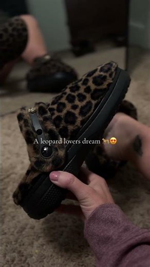 The perfect croc slippers for a leopard lovers! Super soft, hard bottom and they can be put in sport