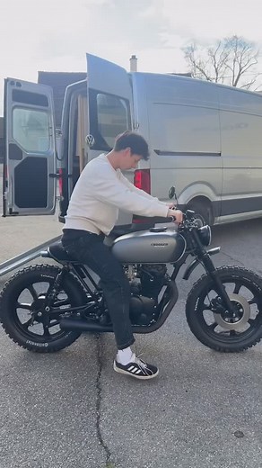 𝐂𝐀𝐅𝐄𝐑𝐀𝐂𝐄𝐑 𝐁𝐀𝐍𝐃𝐈𝐓 on Instagram: "Credit video 🎥 @ridecrooked ——————————————— #caferacer #motorcycle #motorbike #caferacerbandit #caferacersofinstagram #vintage #caferacerstyle ———————————————"