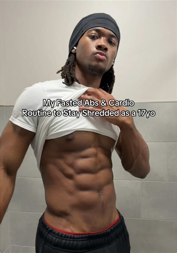 Training abs & doing cardio fasted helps improve insulin sensitivity, teaches my body to rely more on stored fat for energy, and sets a disciplined tone for the day | Ab guide in bio!