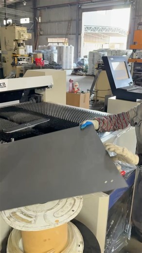 Seven Feng on Instagram: "$13800 gets you a small-sized bending machine!#bending #machine #pressbrake #sheetmetal #cnc #metal #factory #foryou #panelbender #manufacturing"