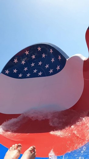 USA-themed water slide! 🇺🇸 The #Patriot - world‘s first SwitchBack water slide at #Splashway water park in Sheridan, TX 🇺🇸 #slide #waterpark #aquapark #foryou #foryoupage #waterparks #slides#waterslide #waterslides #tuberides #waterfun #wasserrutsche #rutschen#schwimmbad #wasserrutschen #wasserpark #texas #usa