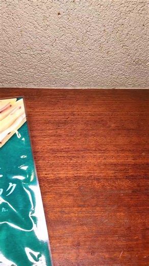 秋田名物のいぶりがっこと燻製数の子をチーズでサンドした新感覚の肴。燻製の香ばしさとチーズの濃厚さが口の中で広がる至福の味わいです。個包装で食べやすく連休の晩酌が充実すること間違いなし。まとめ買いがお得です。 #トクトクSALE #GW特集 #GWの過ごし方 #チーズ #おつまみ @お家で絶品おつまみレシピ