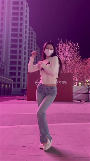 Heli-Heli-Helicopter! 🚁 Kpop Dance Challenge 🔥 (LV Top & Jeans) 💙