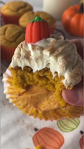 151K views · 1.2K reactions | Did you know that you can swap out the eggs for pumpkin purée in a cake mix? It comes out so moist & delish! We used a yellow cake mix made according to package instructions but instead of eggs, 3/4 cup pumpkin purée plus 1 teaspoon pumpkin pie spice. Frosting is store bought cream cheese frosting with 1M pastry tip.Inspired by @pillsburybaking & @sprinklemesyd 李#pumpkin #cupcakes #eggfreebaking | Mom Loves Baking | Facebook