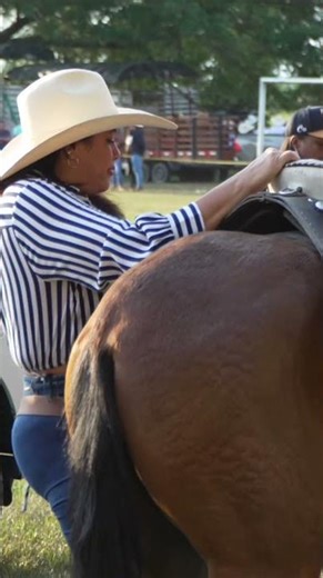 Stunning Ladies Riding | Cabalgata Colombia | #rodeo #cowgirl #curvy #beautifulwomen