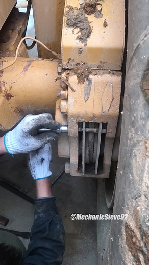 Essential Guide to Loader Brake Maintenance and Pad Replacement