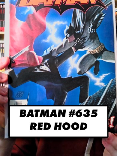 Batman 635 - Première Apparition de Red Hood Dans une collection de comics, on peut avoir des objectifs et plaisirs étranges, comme trouver la première apparition d'un personnage. Ici, Batman 635 (2005) voit débarquer le personnage de Red Hood. Un numéro qui m'a marqué pour son contenu, les dessins explosifs de Doug Mahnke et cette couverture sublime de Matt Wagner. #redhood #batman #comics