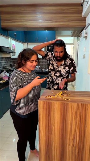 matlab ye alag hi level ki bandi hai😅👩🏻‍❤️‍👩🏻 #viral #trending #avinashpatel #tanutaneja #youtube