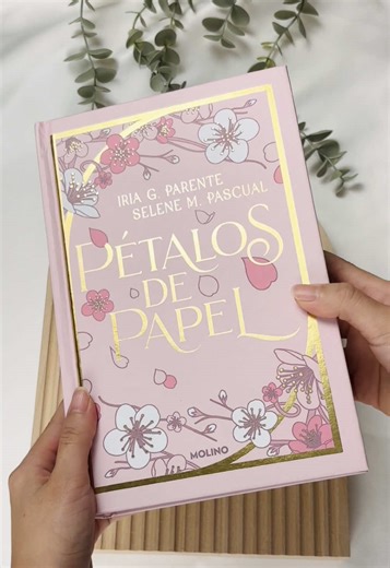 Pétalos de Papel: Un libro hermoso y especial