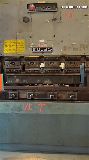 𝟑𝟓 𝐓𝐨𝐧 𝐀𝐦𝐚𝐝𝐚 𝐏𝐫𝐞𝐬𝐬 𝐁𝐫𝐚𝐤𝐞, 𝐌𝐨𝐝𝐞𝐥 𝐑𝐆𝟑𝟓𝐒 𝐰𝐢𝐭𝐡 𝐍𝐂𝟗-𝐆𝐒 𝐂𝐨𝐧𝐭𝐫𝐨𝐥 🔴 เครื่องพับ AMADA 35 ตัน – 1.2 เมตร | ญี่ปุ่น 🔴 👉 เครื่องนำเข้าจากญี่ปุ่น ของแท้ ใช้งานเสถียร เหมาะสำหรับโรงงานขนาดเล็ก–กลาง 📌Model (รุ่น): RG-35S - Pressure capacity (แรงกด): 35 ton Table length (ความยาวการพับ): 1,200 mm Gap depth (ระยะคอเครื่อง): 200 mm Open height (ระยะเปิด): 370 mm Electrical (ไฟฟ้า): 200/220V – 3 เฟส Motor power (กำลังมอเตอร์): 2.2 kW Machine weight (น้ำหนักเครื่อง):