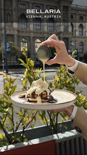 Anna & Chris on Instagram: "Read caption for location 😍 Make sure to save this sunny brunch & breakfast spot and send it to someone you want to take there! 🫶🏼 @bellaria_vienna is located right next to Viennas natural history museum, close to the famous parliament and of course the city center. At this lovely designed cafe & restaurant you can enjoy delicious breakfast, brunch, lunch, dinner and drinks - all in a great atmosphere with seats inside as well as outside with a view of the museum.