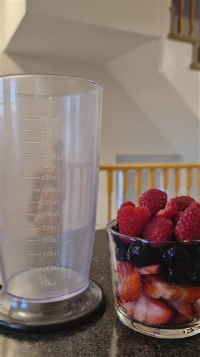 mixed berries smoothie | Rasberry | strawberry | blueberry | smoothie | my favorite smoothie