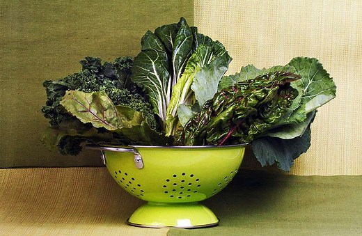 A Leafy Green Vegetable Fanatic's Guide to Buying and Cooking Various Types of Greens