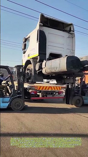 重機の舞：三台のフォークリフトが牽く“力の協奏曲”
