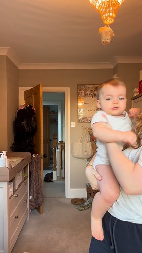 GRWM & B ✨ Billie’s outfit: Dress @hm_kids Tights @marksandspencerstyle Cardigan @jojomamanbebe Booties @nextofficial My outfit: T-shirt @uniqloeurope Jeans @goodamerican Belt @anthropologieeu Cardigan @sisterhoodthe #grwm | Rosie Kelly Smith