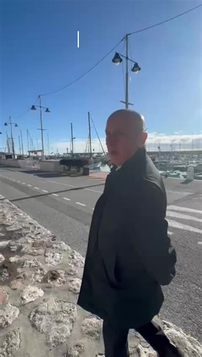Menton: La Gioia di un Bagno in Inverno
