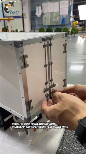 Add some "new play" to your tractor truck!! Check out this detailed 1/14 3-axles trailer. Which tractor do you expect it to pair with? #RCmodel #RCworld #RClife #RClover #RCcommunity #RCtoys #RC #Tractor #Trailer #Truck #Toucanhobby | oliverhobby.com