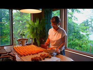 北海道の夏の暮らしと、67歳母の梅干し作り｜梅漬け, 梅紫蘇, 杏のシロップ漬け, 夏野菜のまぜそば, 庭仕事｜お盆のお墓参りと墓掃除